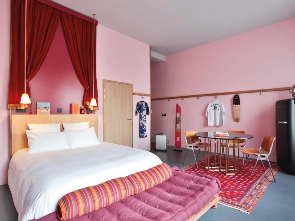 MOB HOTEL Paris Les Puces
