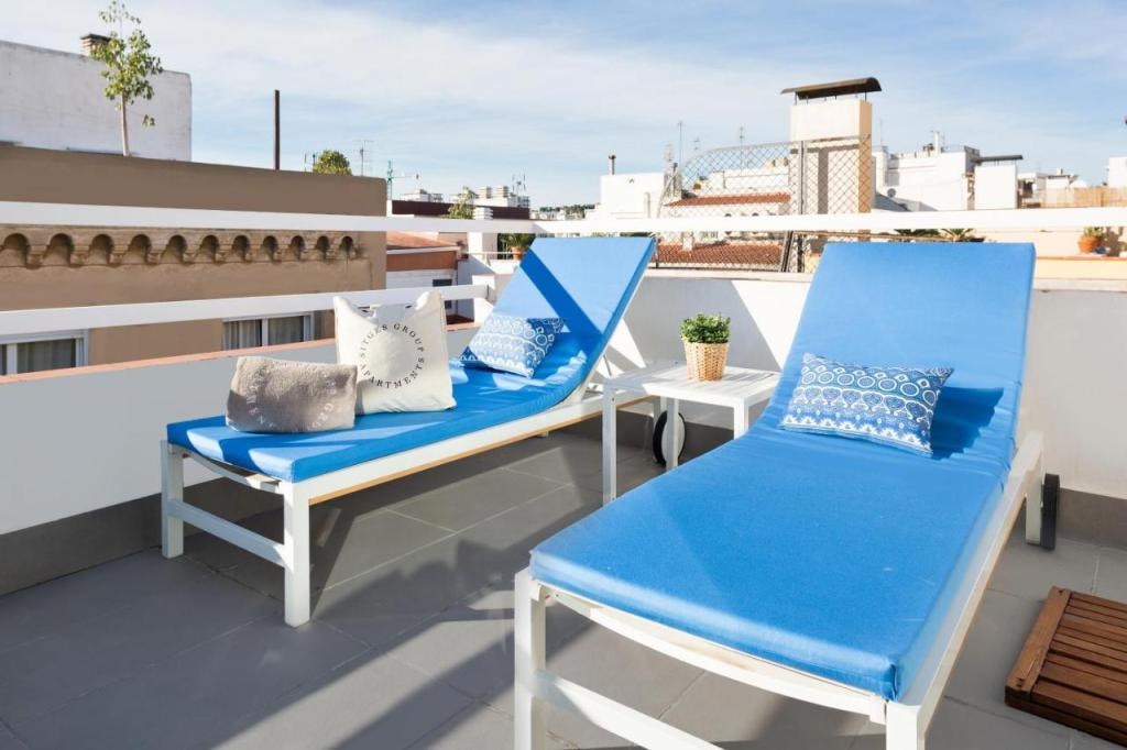 Sitges Group Blue&White