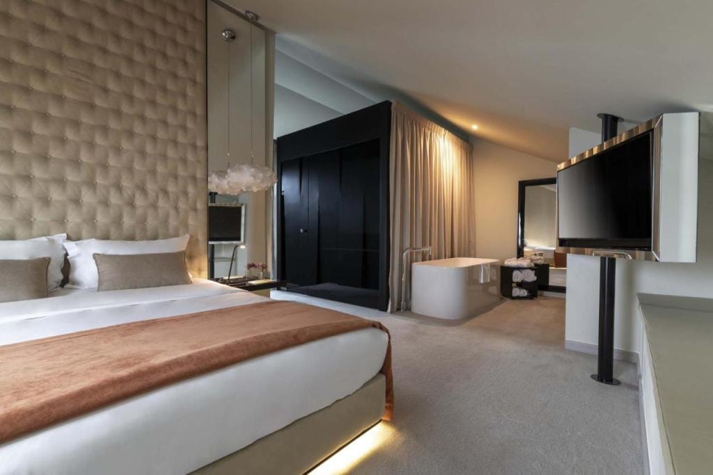 9Hotel Mercy