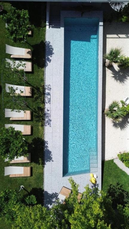 Le Pavillon M, Piscine et Spa au pied du château, Petit-Déjeuner inclus, Parking privé, Grignan