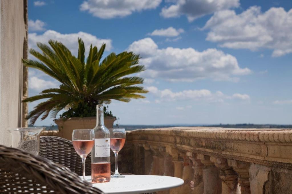 Cinq & Sept LGBT Resort for men