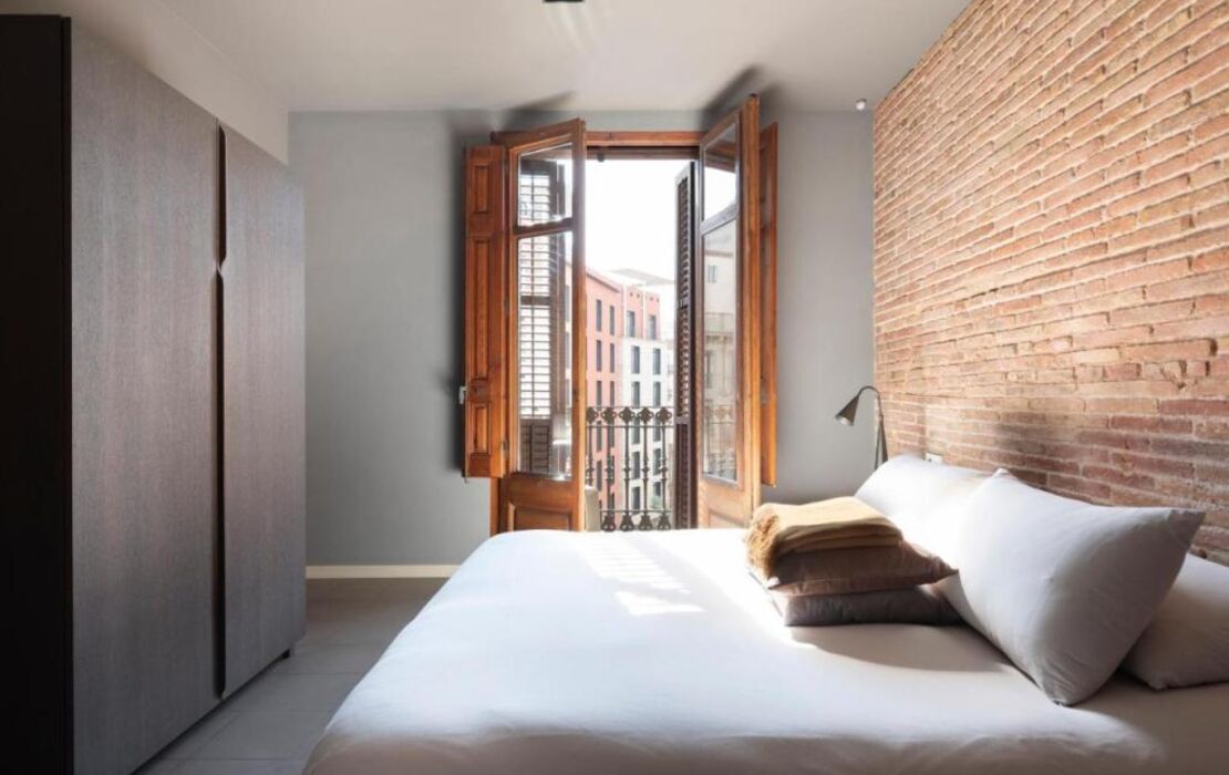 DestinationBCN Universitat Apartments