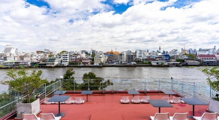 Amdaeng Bangkok Riverside Hotel