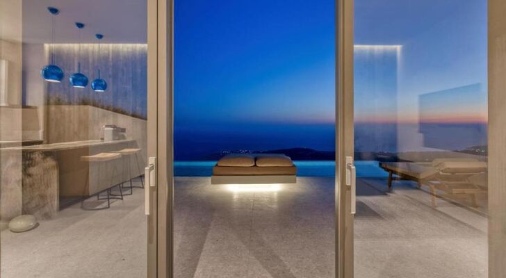 Santorini Sky, Luxury Resort