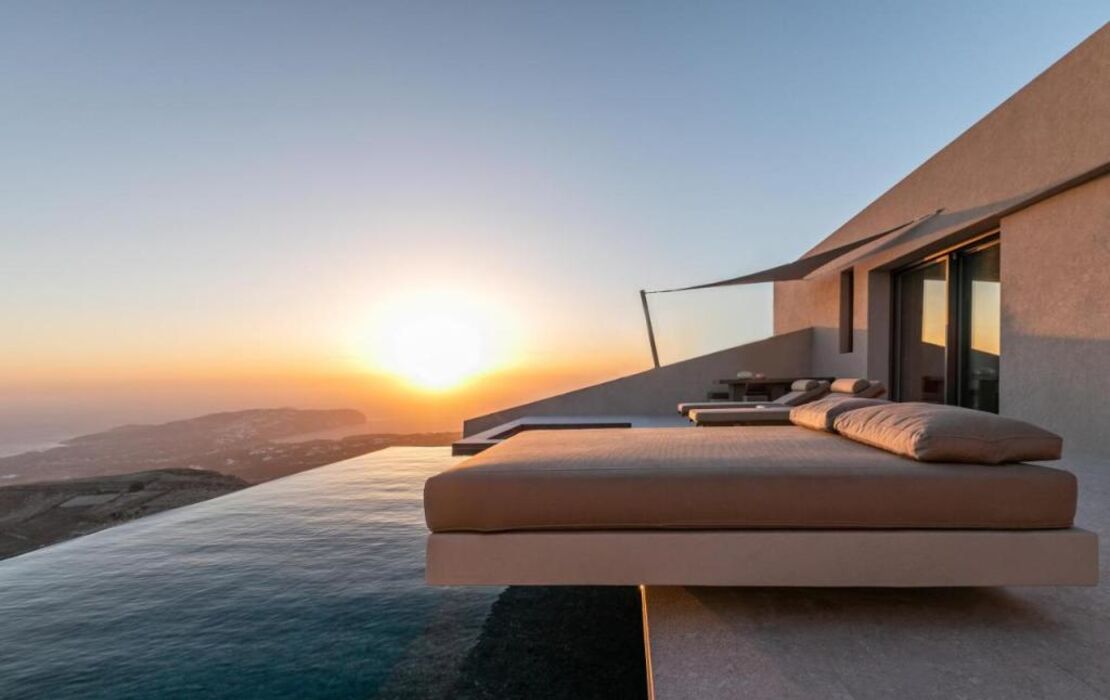 Santorini Sky, Luxury Resort