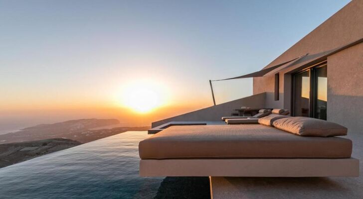 Santorini Sky, Luxury Resort